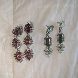 Women's Earrings. Lot of 2 earrings.
